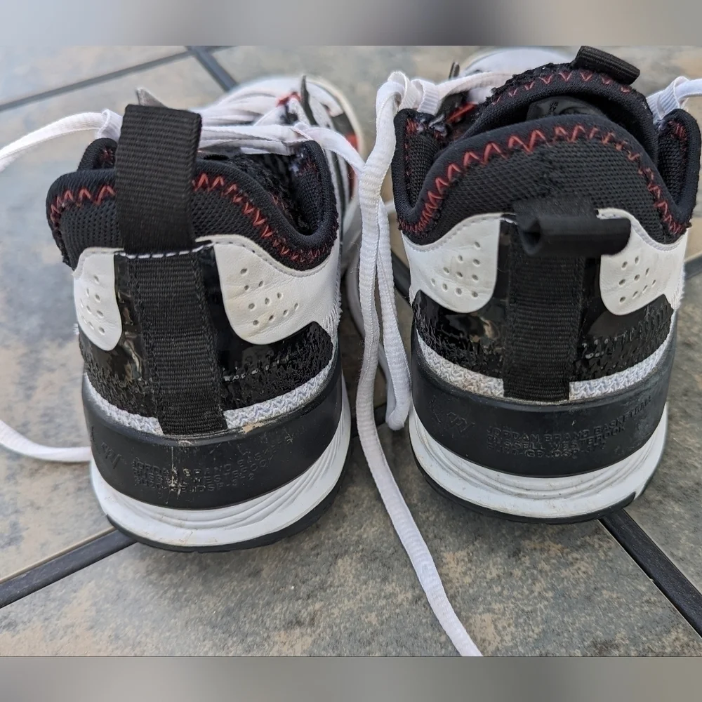 Jordan Kids White Black Red Zig-Zag Basketball Sneakers